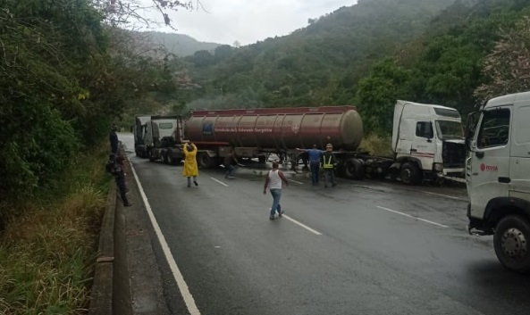 Reportan accidente de tránsito en la autopista Gran Mariscal de Ayacucho, sentido Guatire #14Feb (FOTOS)