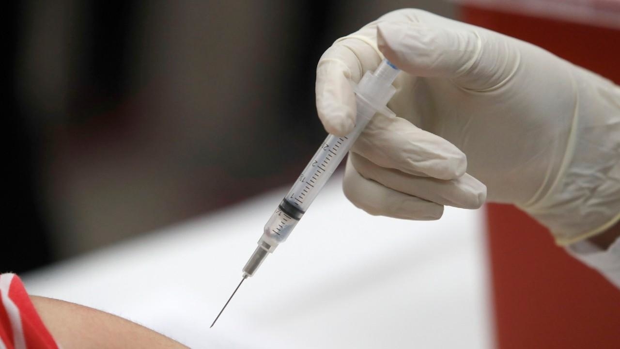 Palestinos comienzan vacunación antiCovid-19 en Cisjordania