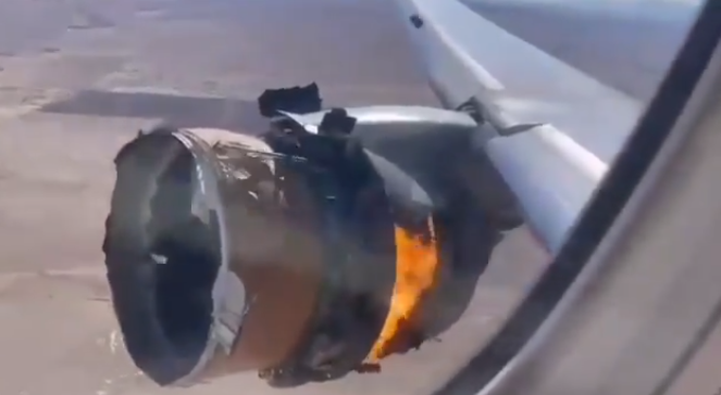 Pasajera de United Airlines relató el aterrador momento en que el motor explotó mientras estaban en el aire