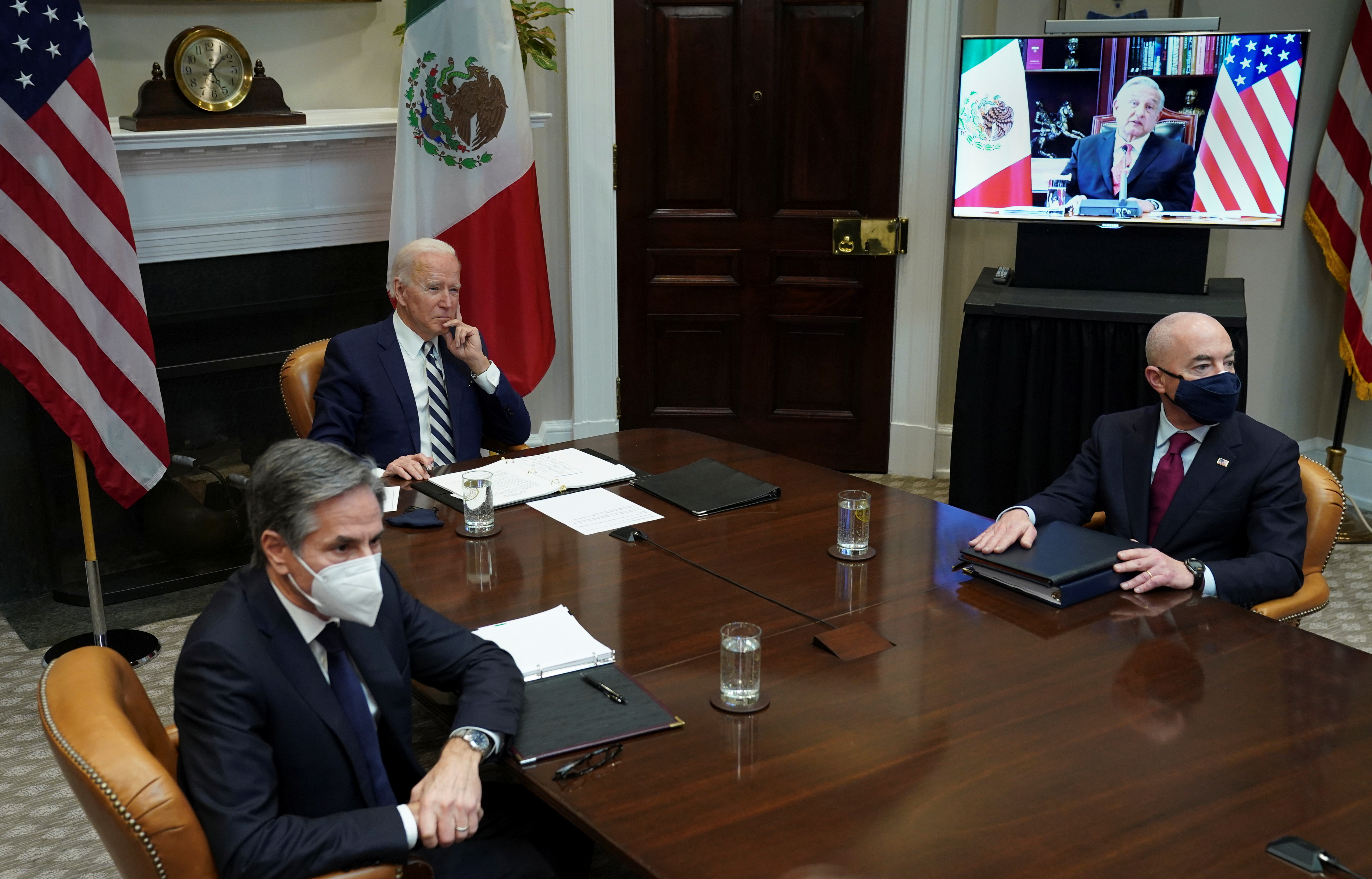 Biden y López Obrador destacan buenas relaciones entre ambos vecinos en reunión virtual
