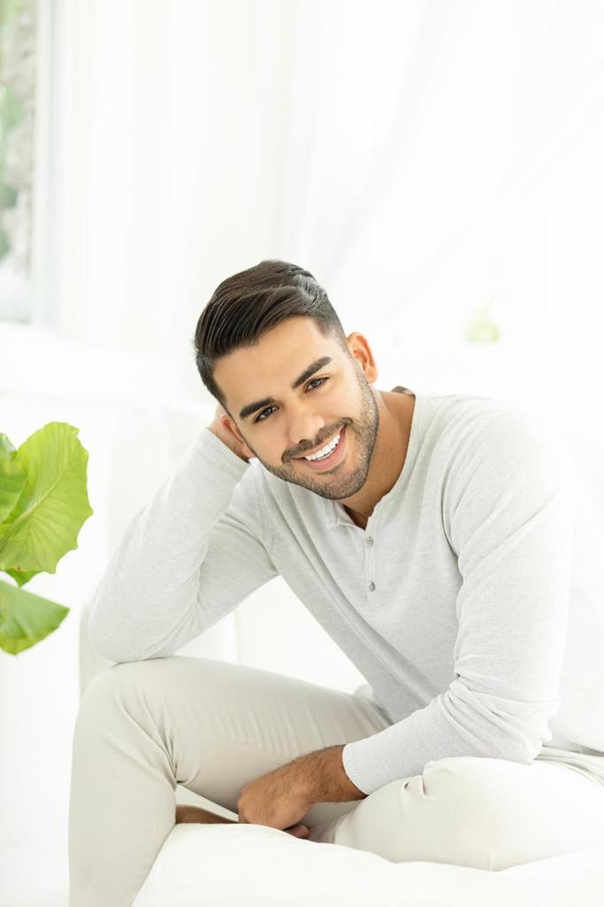 El puertorriqueño Carlos Adyan compite por un puesto entre los 50 más bellos de People en Español
