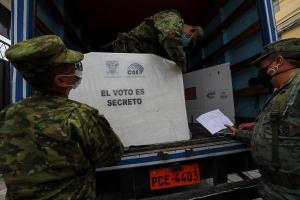 Abren las urnas en Ecuador para la elección del presidente y vicepresidente