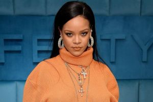 Rihanna asistió a una protesta en Nueva York para frenar crímenes de odio contra asiáticos (Video)