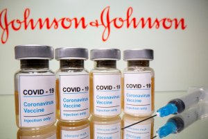 Expertos de EEUU recomendaron reanudar vacunación con dosis de Johnson & Johnson