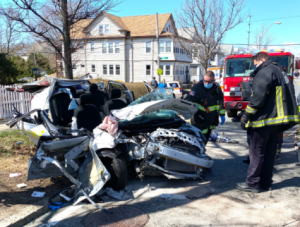 Aparatoso accidente dejó tres heridos en Boston