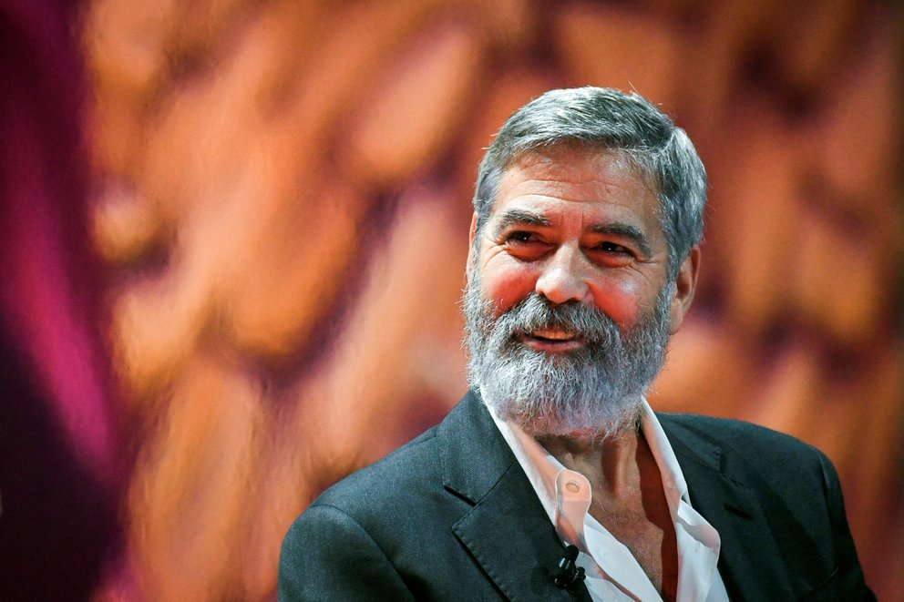 Dormía con un cochino, regaló millones y apostó que no se casaría: George Clooney a sus 60 años