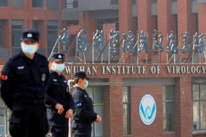 China pide a la OMS que “no politice” la investigación del origen del Covid