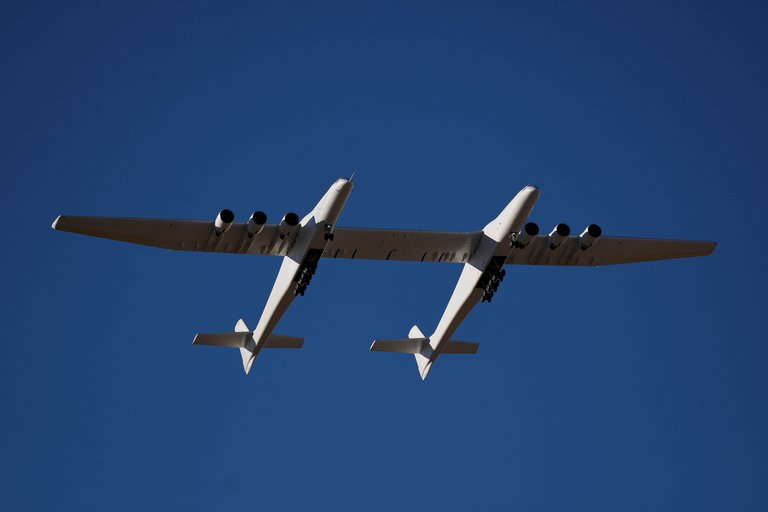 El avión más grande del mundo realizó con éxito su segundo vuelo de prueba (FOTOS)