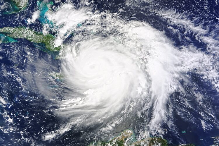 NOAA prevé aumento de tormentas y huracanes para 2021