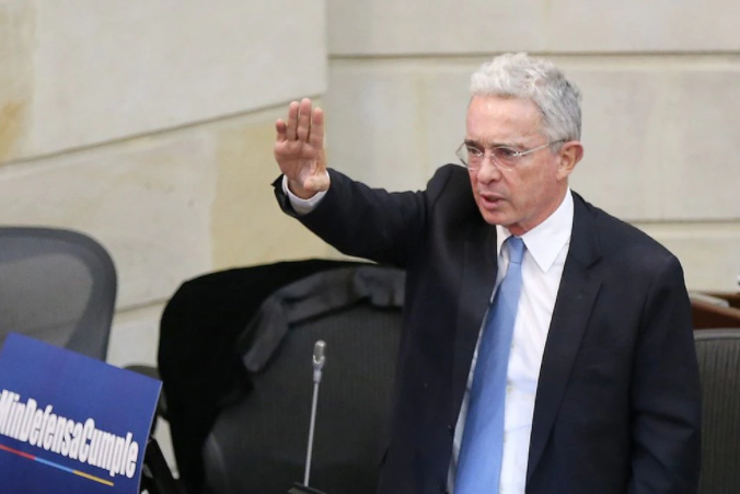 Álvaro Uribe: ¿Los policías tienen que dejarse matar sin defenderse?