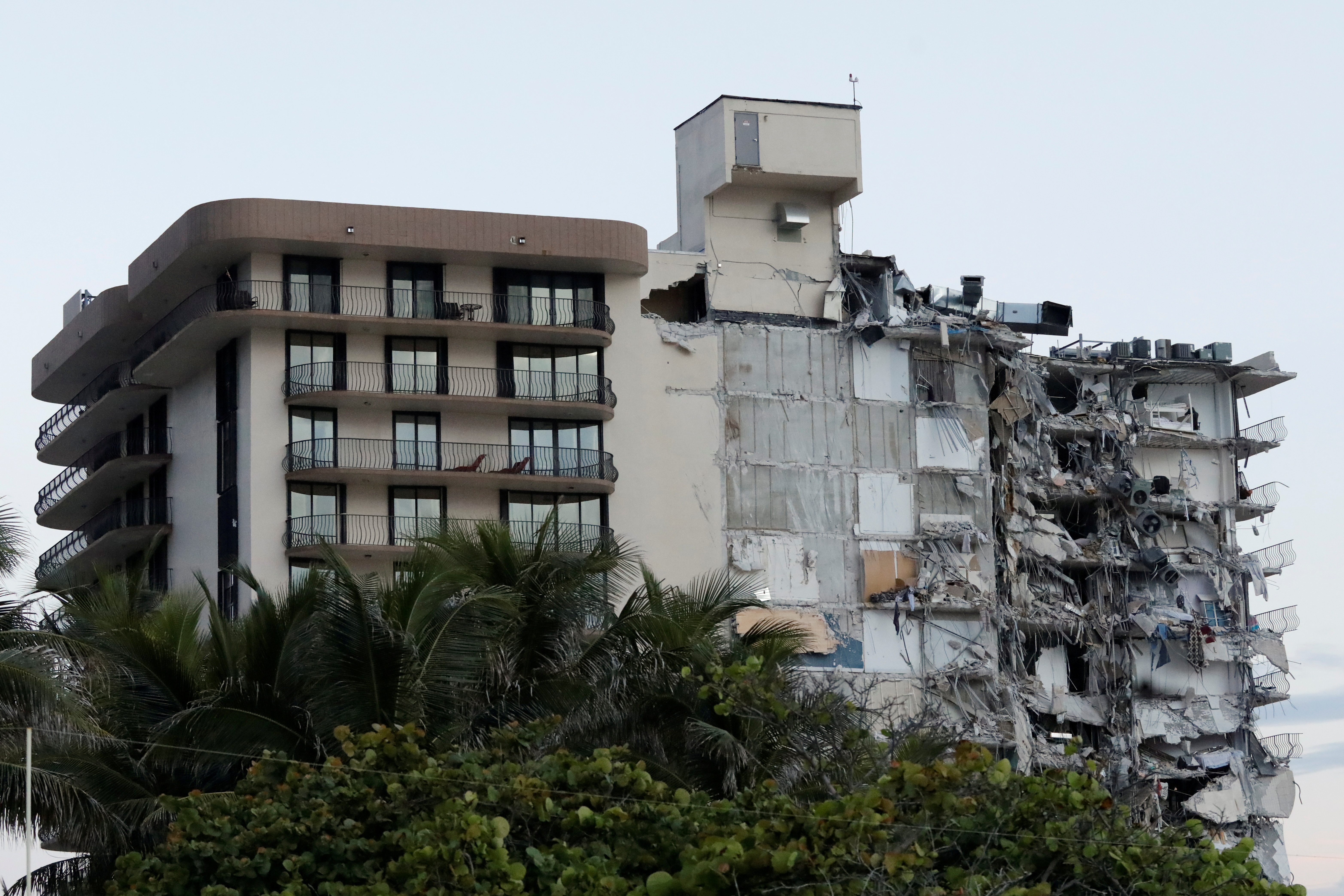 Imágenes devastadoras desde un drone: Así quedó la zona donde estaba el edificio que se derrumbó en Miami