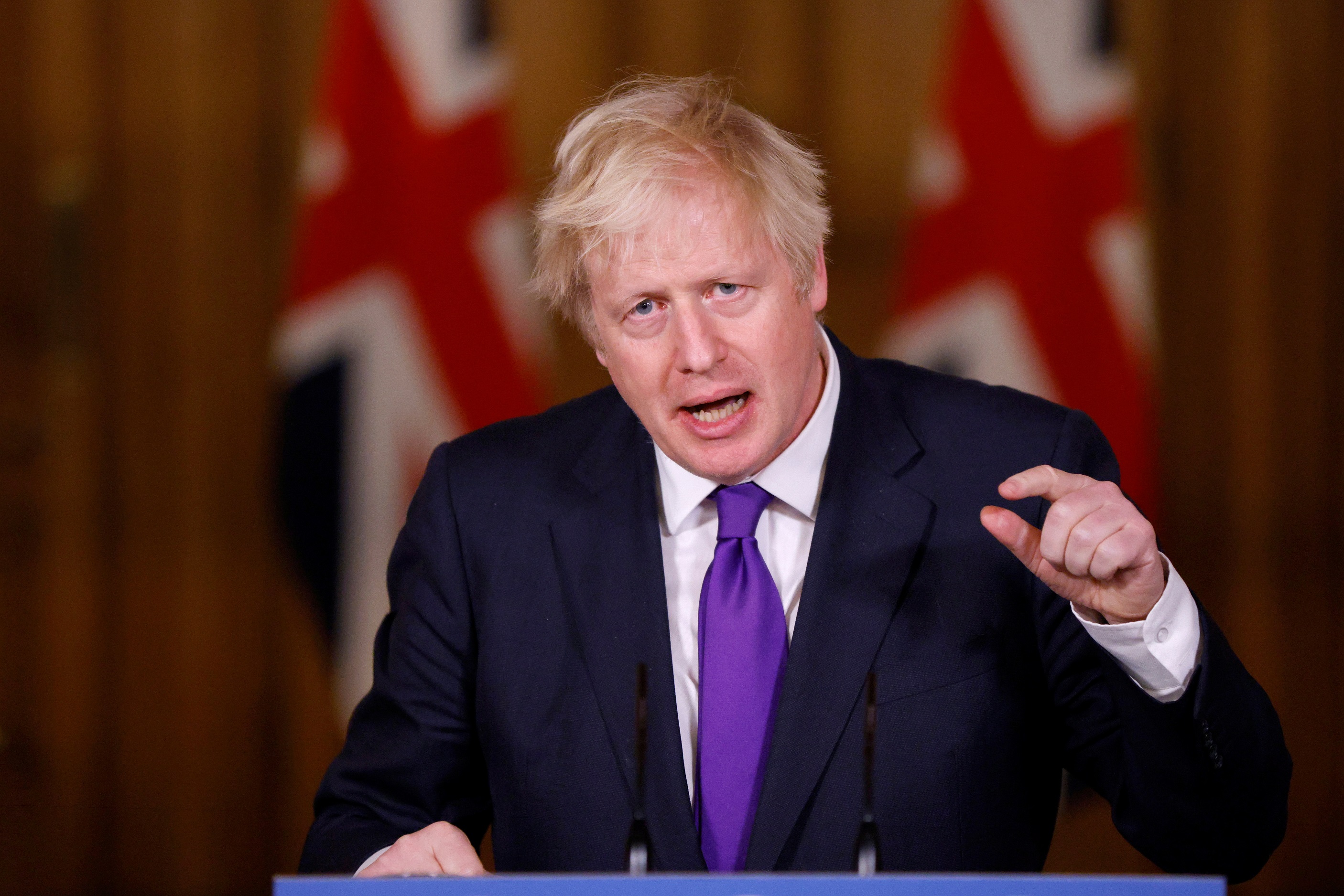 Boris Johnson dice que su intención es “seguir” como primer ministro