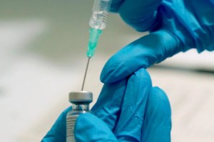 Coronavirus: Comenzaron los ensayos en Rusia para combinar la vacuna Sputnik V con la producida por AstraZeneca