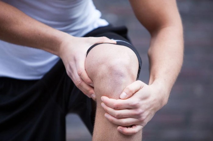 Dolor de rodillas: Cuáles son los síntomas más comunes y cómo se deben de tratar dependiendo de la edad