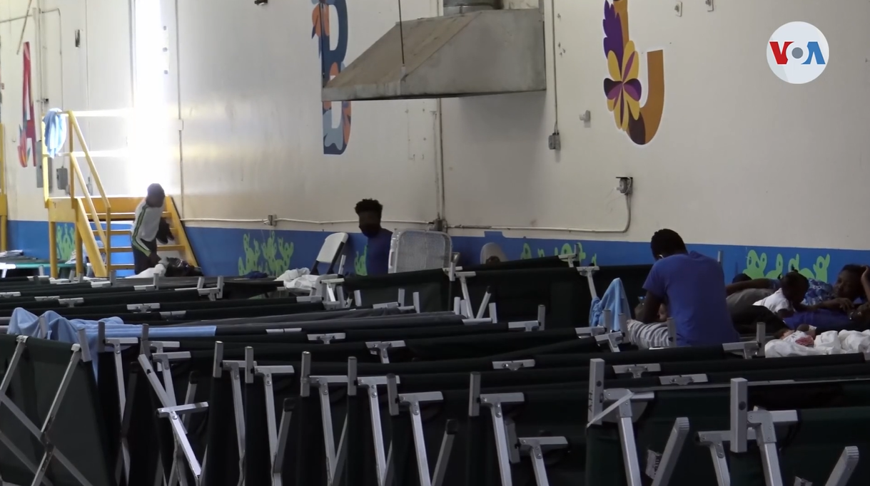 Albergues en Texas abren sus puertas a los migrantes haitianos