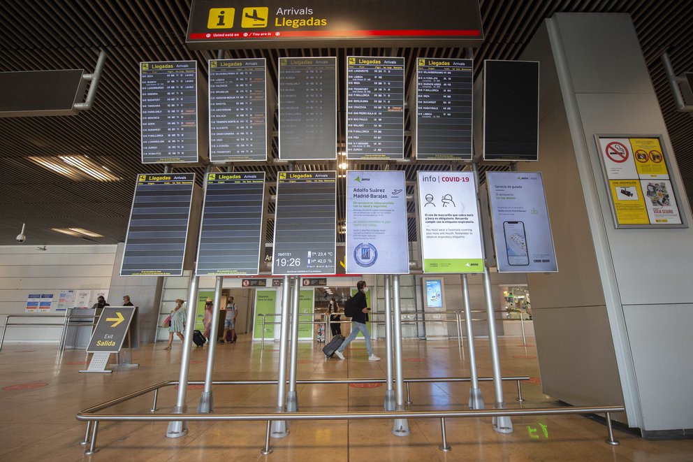 España volverá a permitir el acceso libre de personas en los aeropuertos a partir del #15Oct