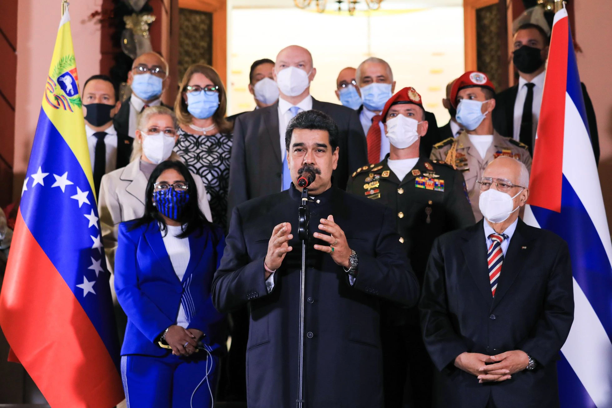 El País: Maduro maniobra para evitar la apertura de una investigación en la Corte Penal Internacional