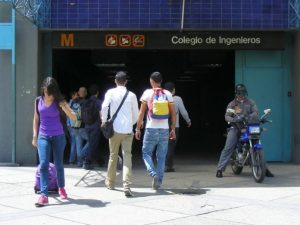 Controlaron incendio a la salida de una estación del Metro de Caracas (Fotos)