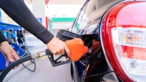 Precio de la gasolina sigue aumentando en el sur de California con cifras récord