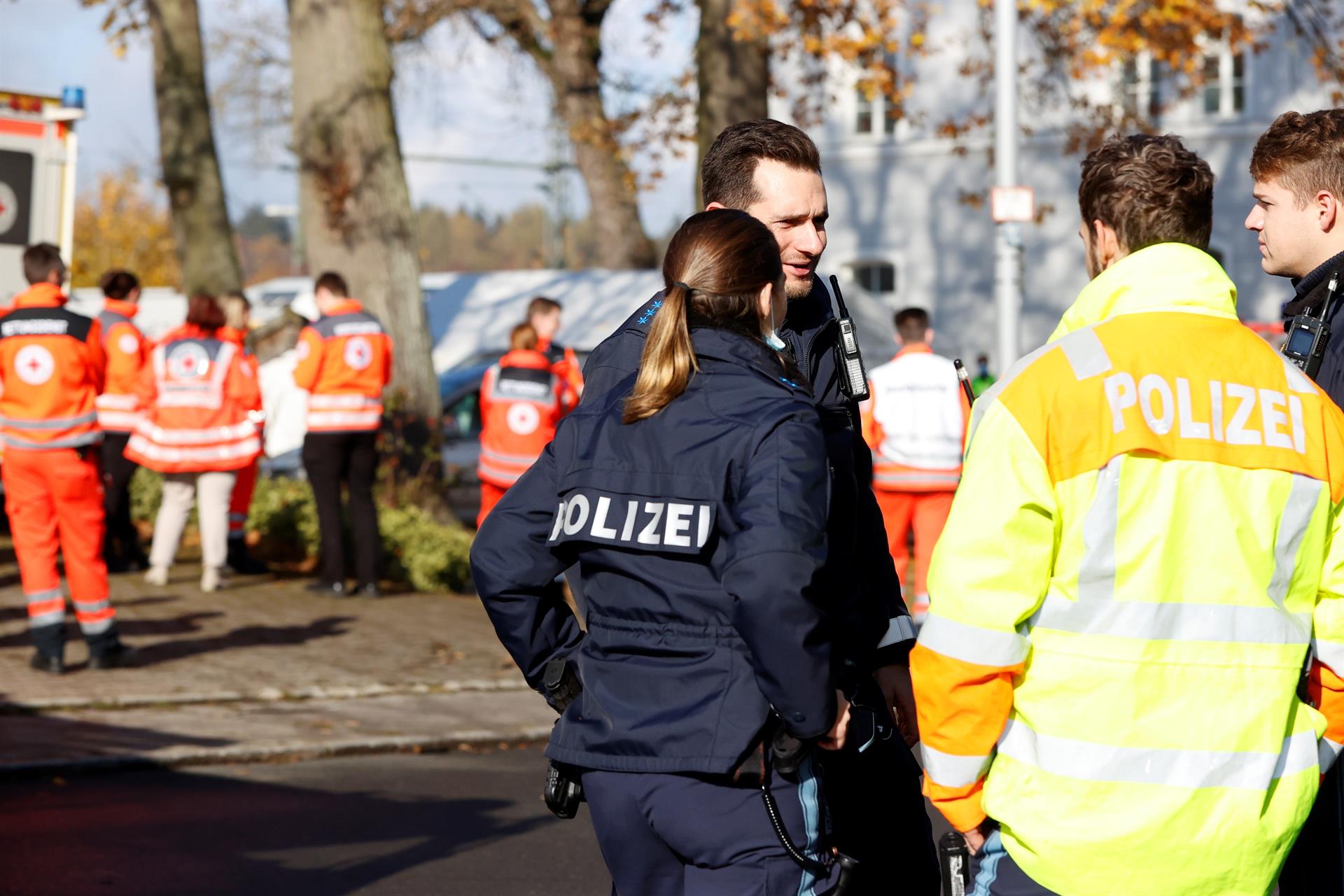 Atacante de tren de Alemania presenta trastornos psíquicos, según la fiscalía