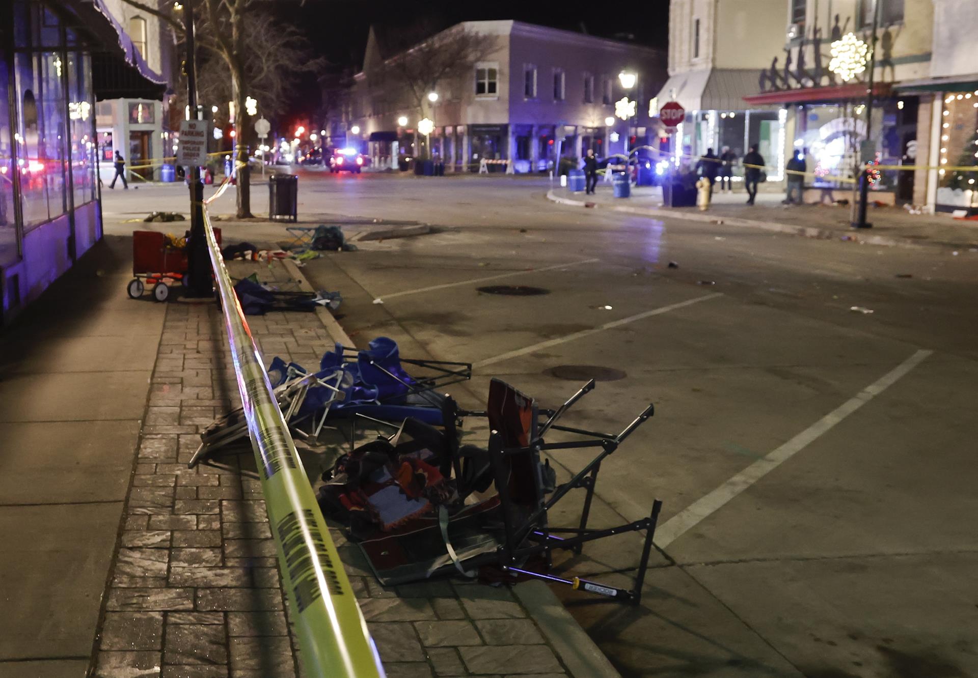La tragedia de Wisconsin: Casi la mitad de los heridos en el atropello durante el desfile navideño son niños (Imágenes sensibles)