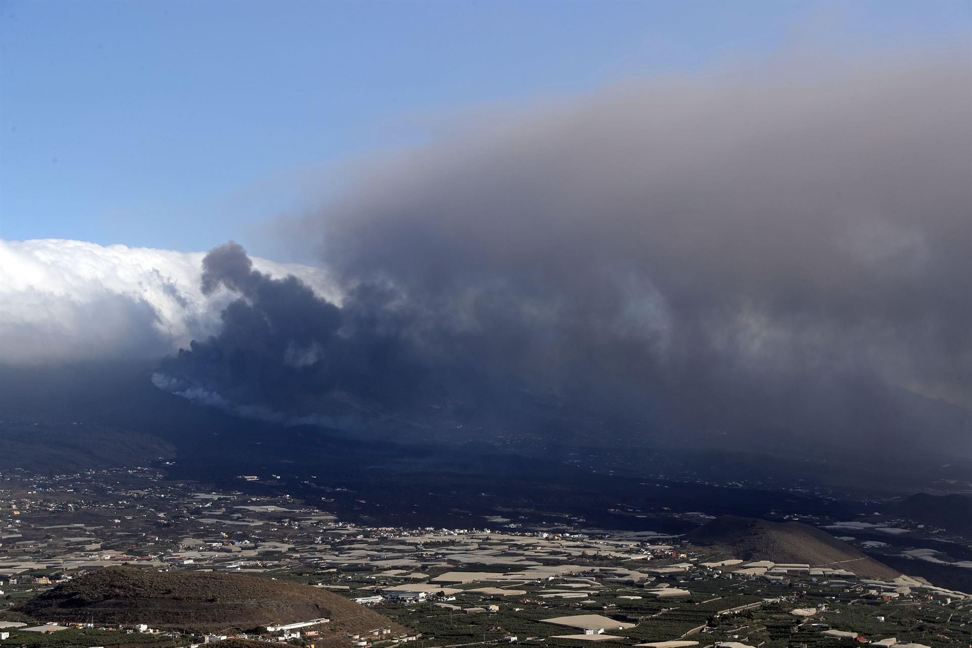 La Palma registra más de 130 terremotos este #30Nov y el cráter principal vuelve a tener actividad (Video)
