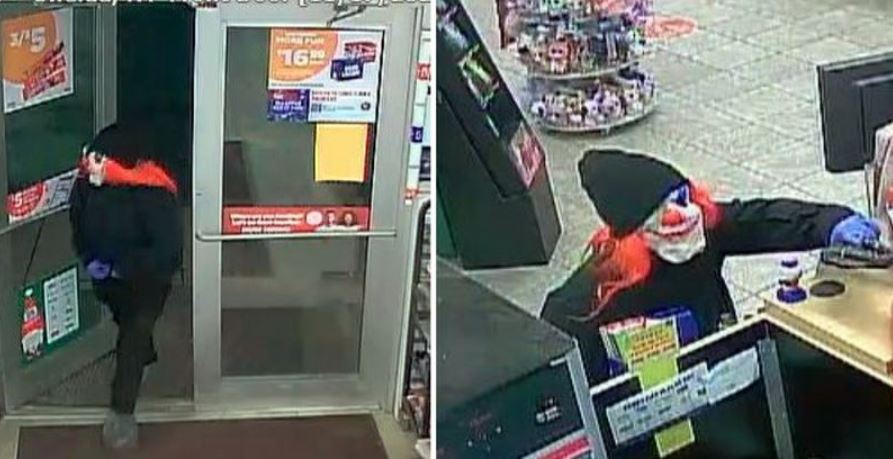 ¡De película! Mujer con máscara de payaso protagonizó un robo a mano armada en gasolinera de Nueva York