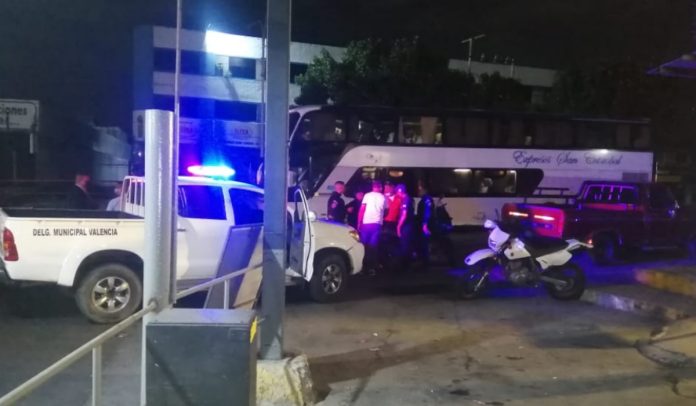 Delincuentes secuestraron un autobús cerca del túnel de La Cabrera