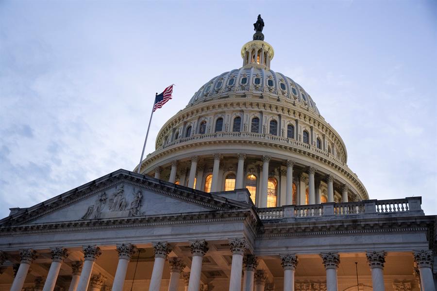 Cámara baja de EEUU aprobó ayuda a Ucrania por 40 mil millones de dólares