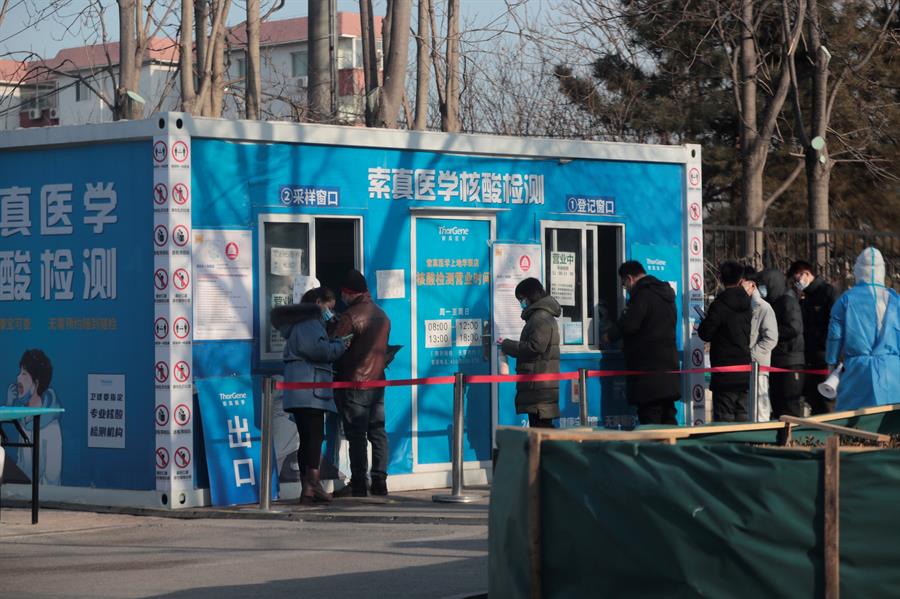 Pekín aumenta los controles de entrada a la ciudad tras detectar un caso de ómicron