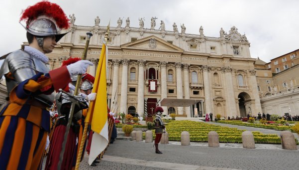 Exdirectivos del banco vaticano deberán devolver 40 millones de euros por mala gestión