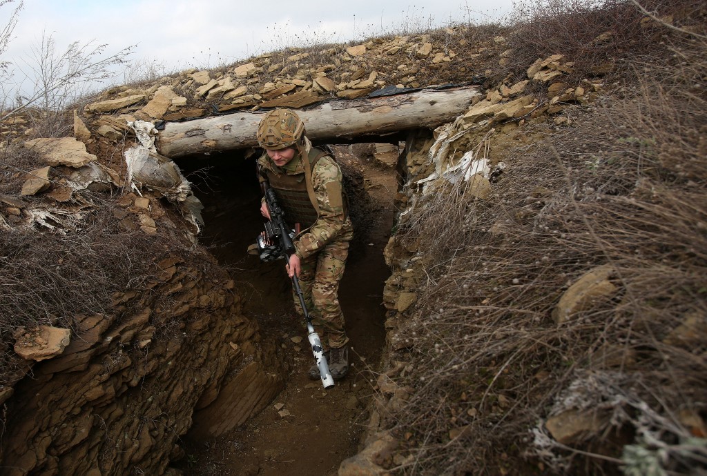 Al menos un soldado ucraniano muerto tras bombardeos en el este separatista