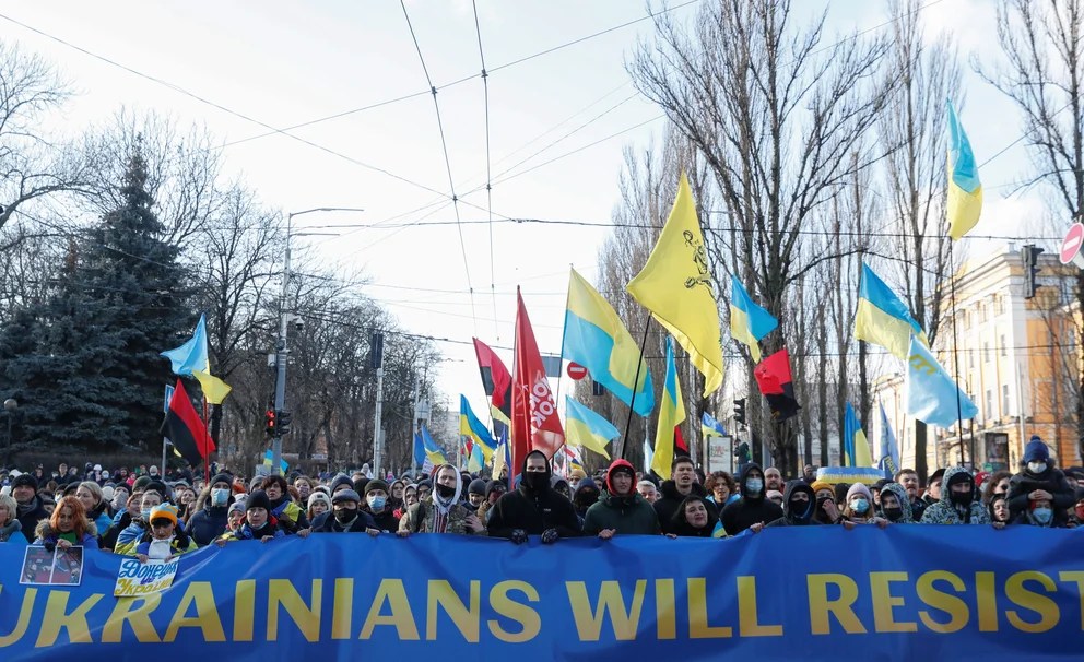 Ucranianos salieron a las calles de Kiev contra la amenaza de invasión rusa: Debemos unirnos y luchar