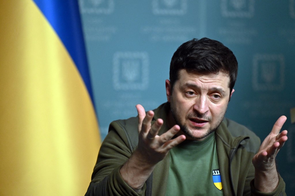 Zelenski reclama sanciones “más fuertes” contra Rusia tras ataque a central nuclear ucraniana