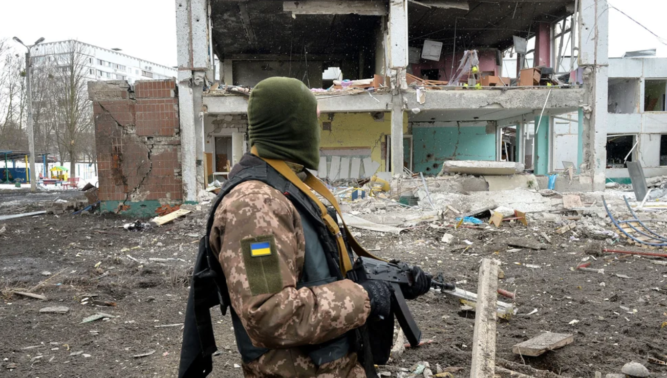 Rusia bombardeó una base militar en la frontera de Ucrania con Polonia: reportan al menos 35 muertos