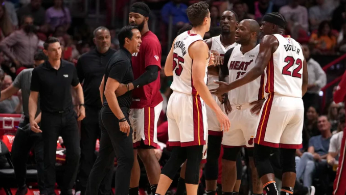 Escándalo en la NBA: Jimmy Butler, la estrella de Miami Heat, tuvo una violenta pelea con su coach en pleno partido