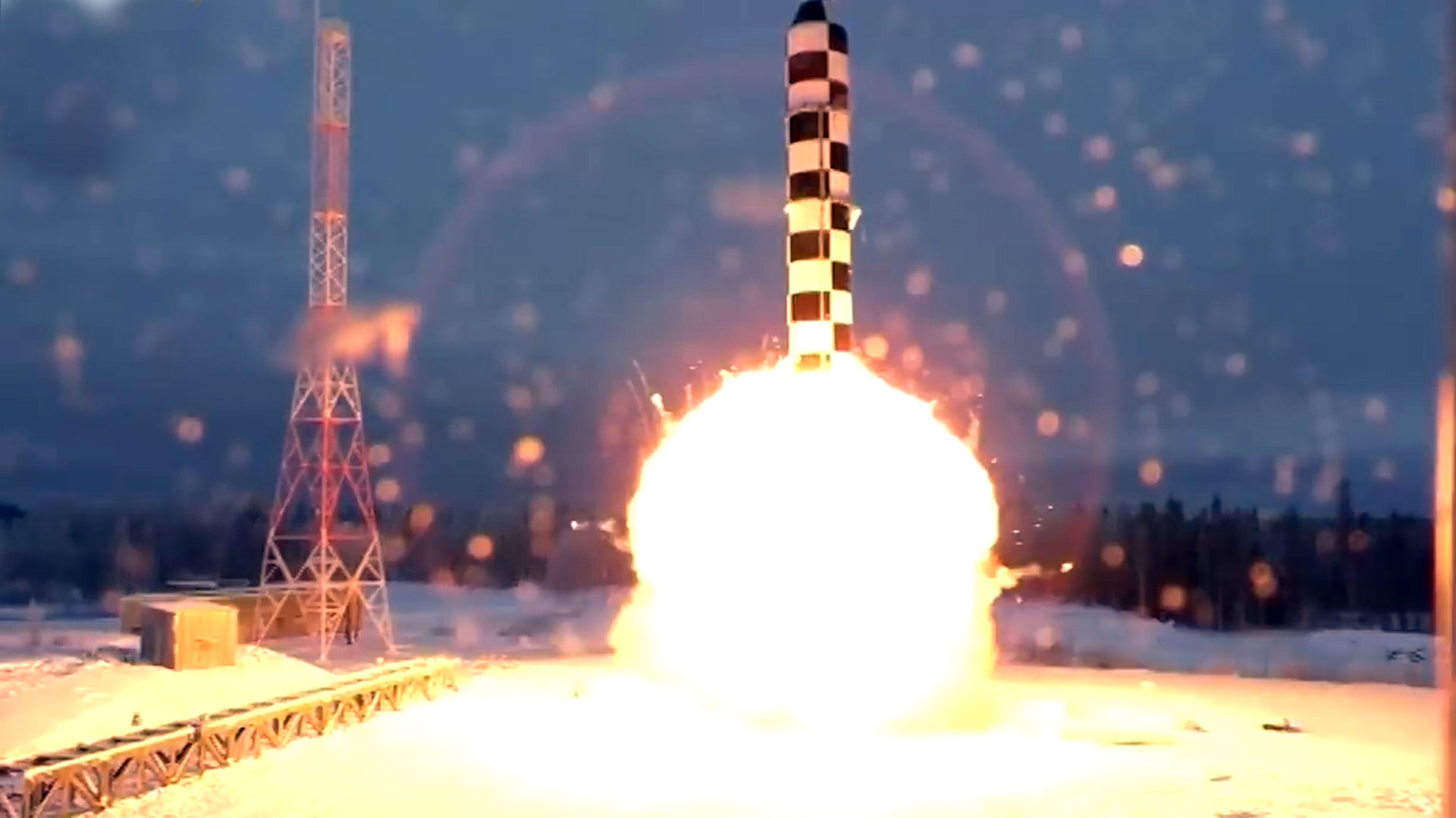 Rusia realiza lanzamiento de prueba de misil intercontinental Sarmat