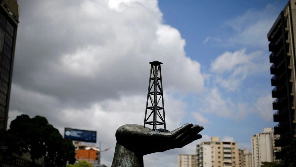 Venezuela’s March oil exports slip amid struggles with returned cargoes