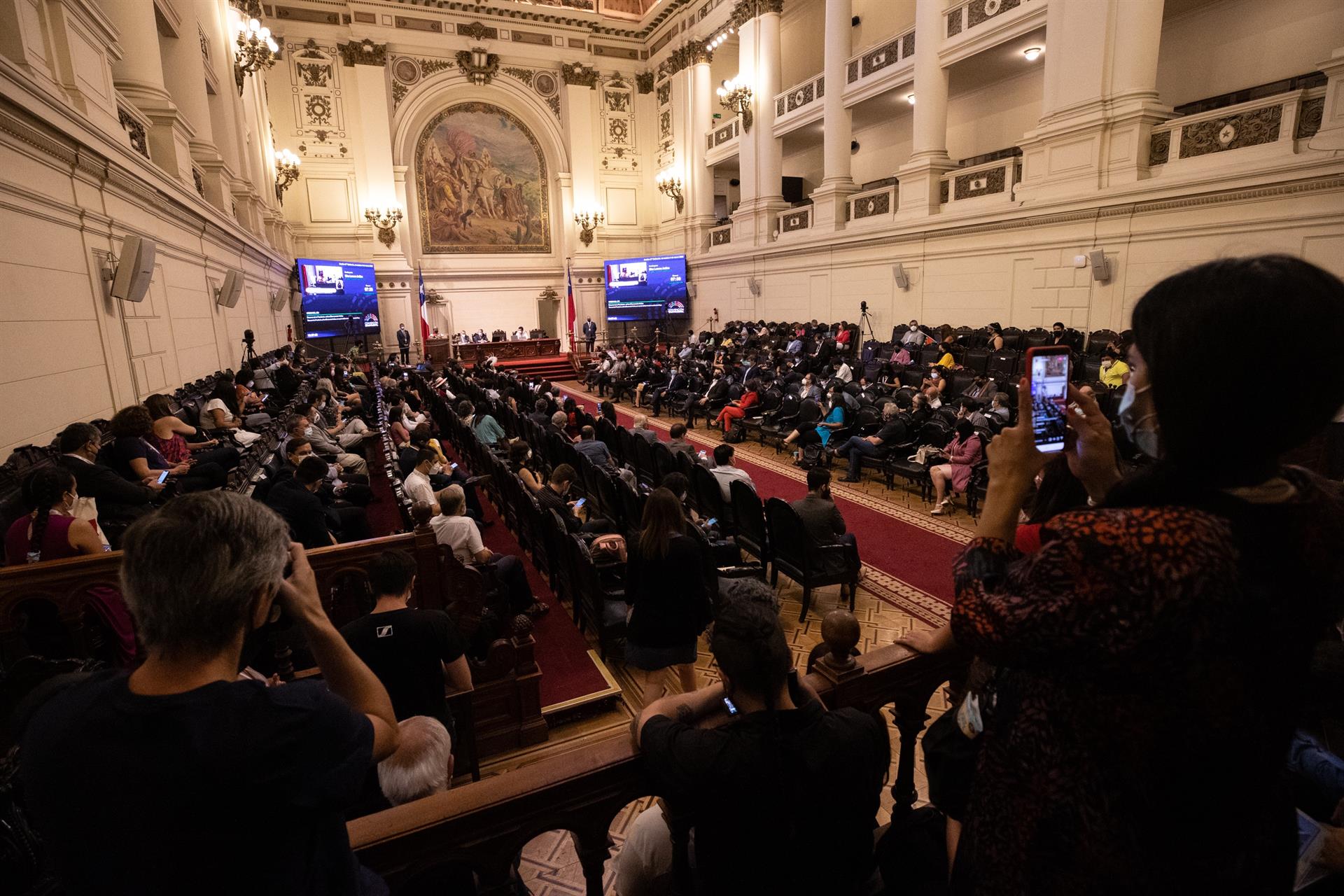 Chile se define como un “Estado social de derecho” en su nueva Constitución