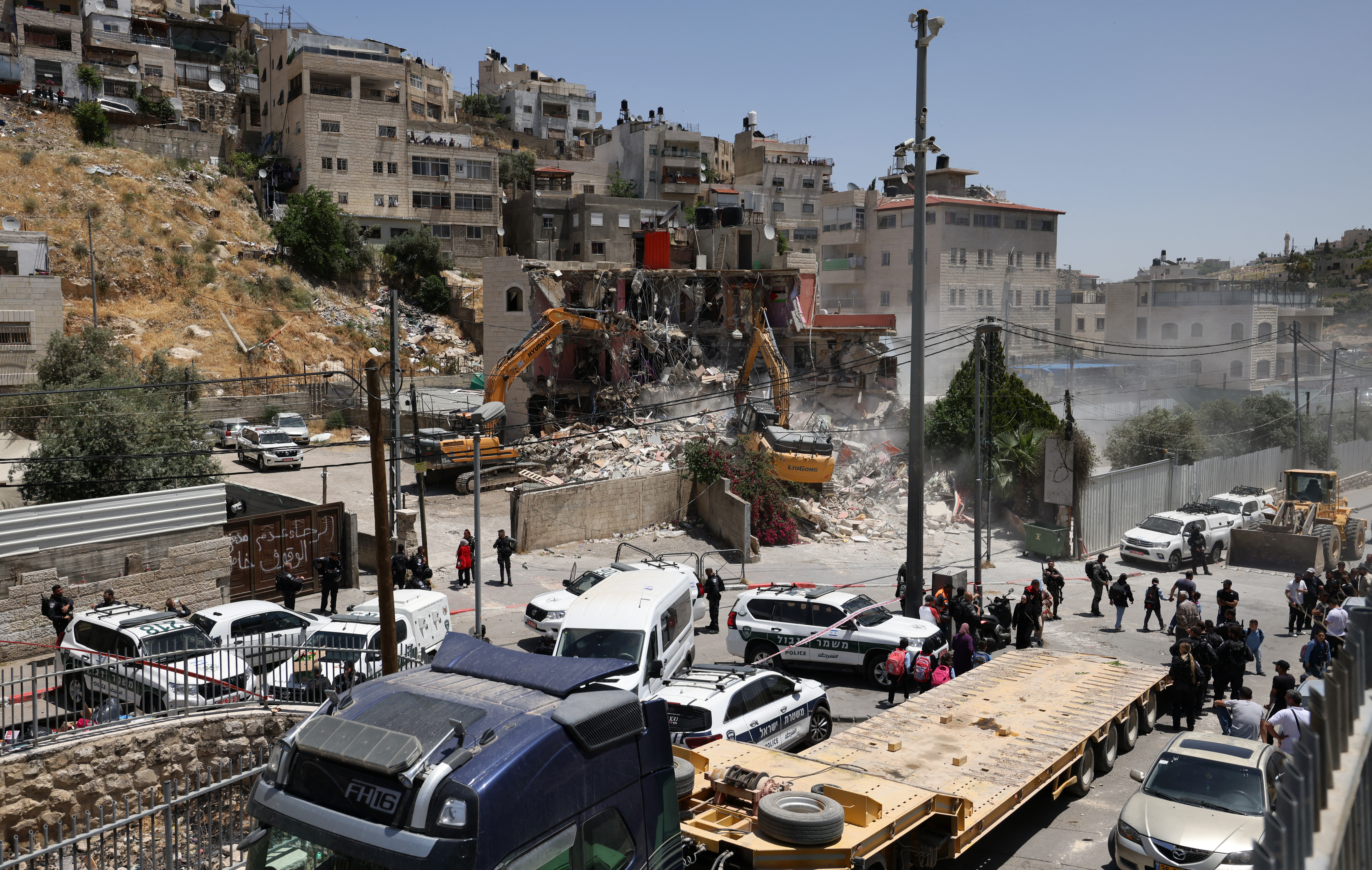 Israel derrumbó un edificio palestino en Jerusalén dejando a decenas de personas sin hogar (FOTOS)