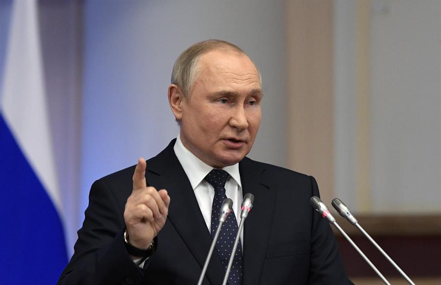 Putin prohíbe operaciones con compañías y personas sancionadas por Rusia