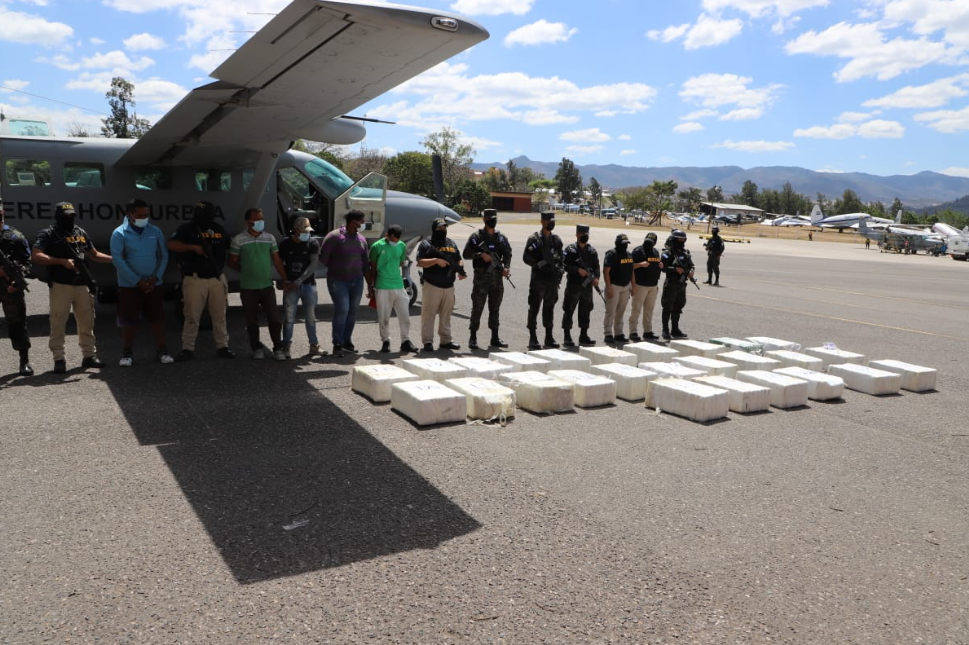 Condenaron en Honduras a cuatro venezolanos por traficar cocaína en una lancha