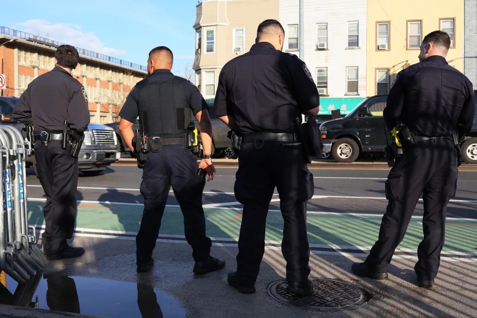 “Lo piqué en pedazos”: La macabra confesión del hombre que mató a machetazos a su sobrino en Queens