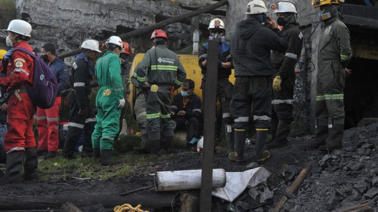 La desgracia sigue en aumento: suben a siete los fallecidos en una mina colombiana fronteriza con Venezuela