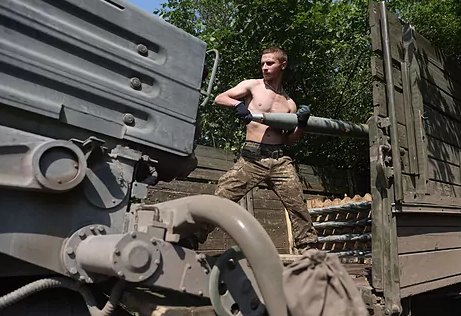 Kiev necesita obuses, tanques y cohetes para ganar la guerra, según el Gobierno
