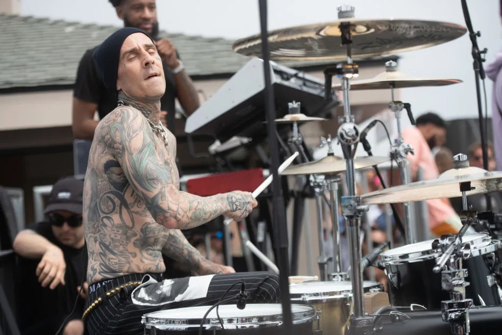 Travis Barker, baterista de Blink-182, fue hospitalizado de emergencia en Los Ángeles