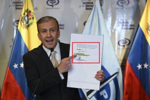 Tareck el Aissami consignó “nuevas evidencias” al MP sobre el caso de corrupción de Rafael Ramírez (VIDEO)