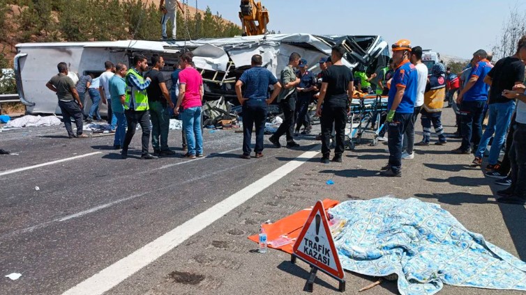 EN IMÁGENES: al menos 16 muertos en medio de un accidente de tránsito en Turquía