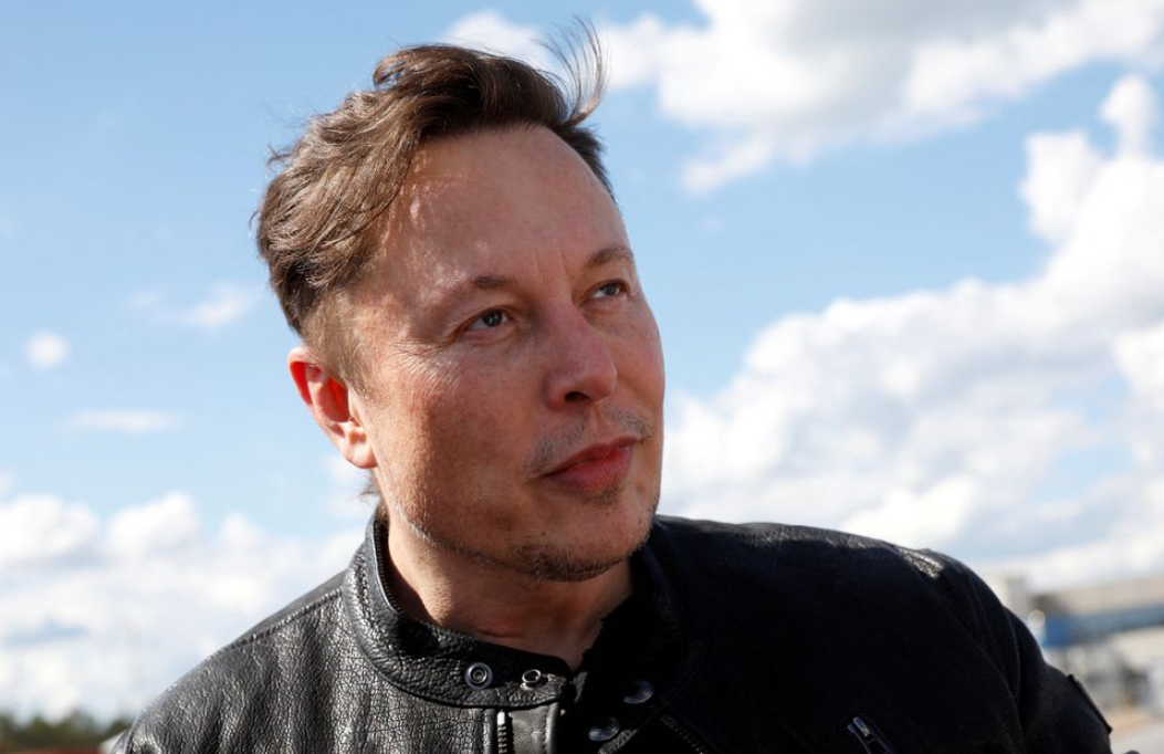 Elon Musk anunció que está por comprar el Manchester United
