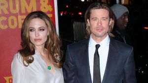 Filtran las fotos de los moretones que mostró Angelina Jolie tras pelea con Brad Pitt en un avión